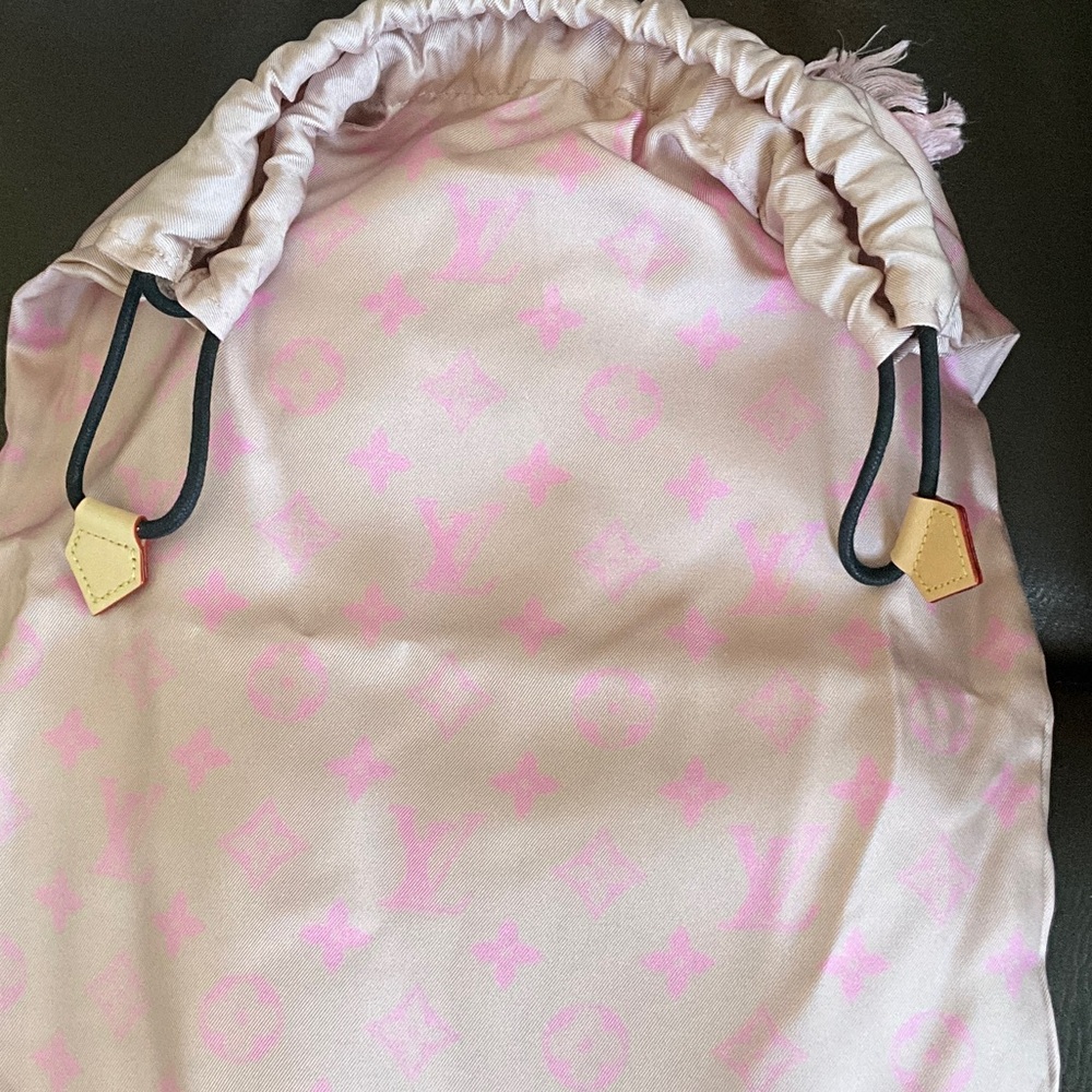 Louis Vuitton Pink Fringed Scarf - Picture 4 of 7
